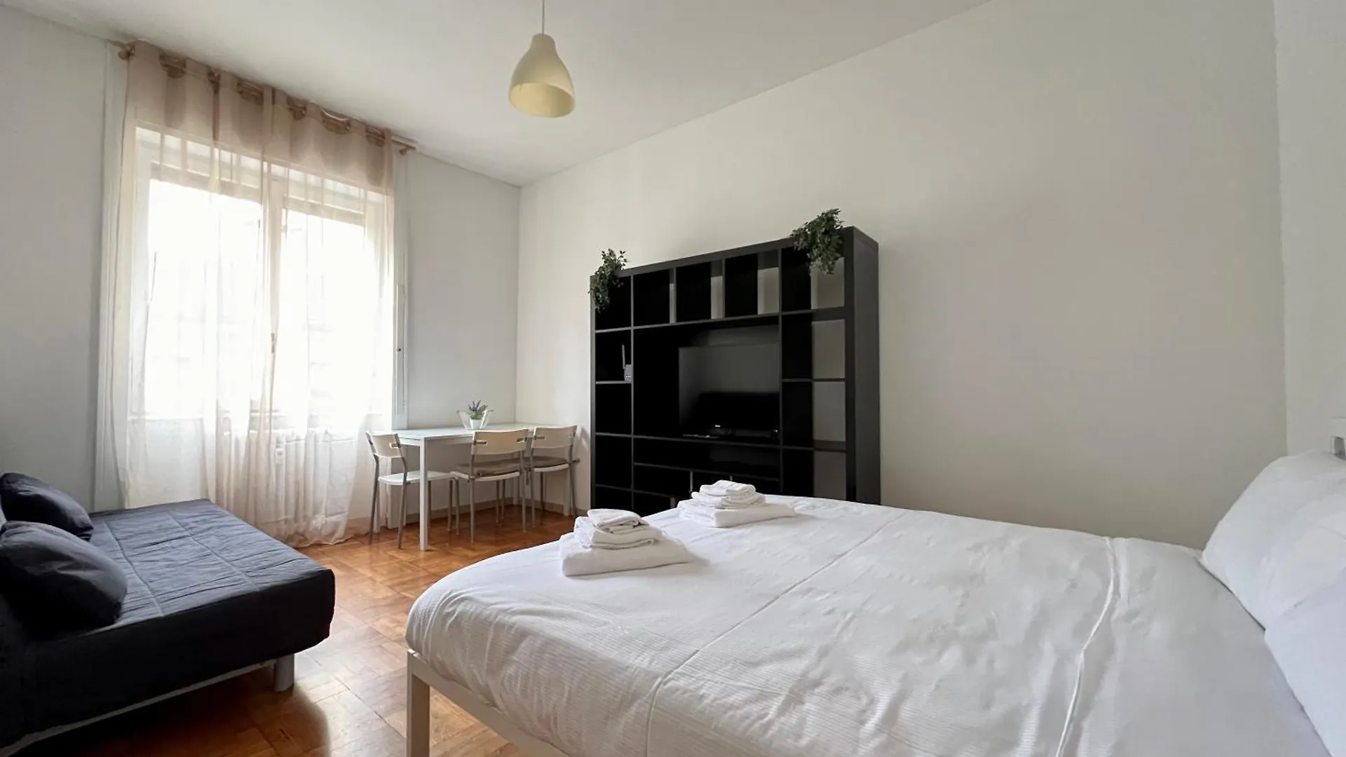 Big Urban Nest Apartment Milan